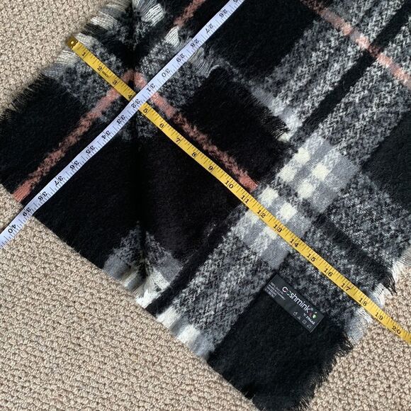 CASHMINK wrap made in Germany black/gray/white plaid fringed - Picture 5 of 5